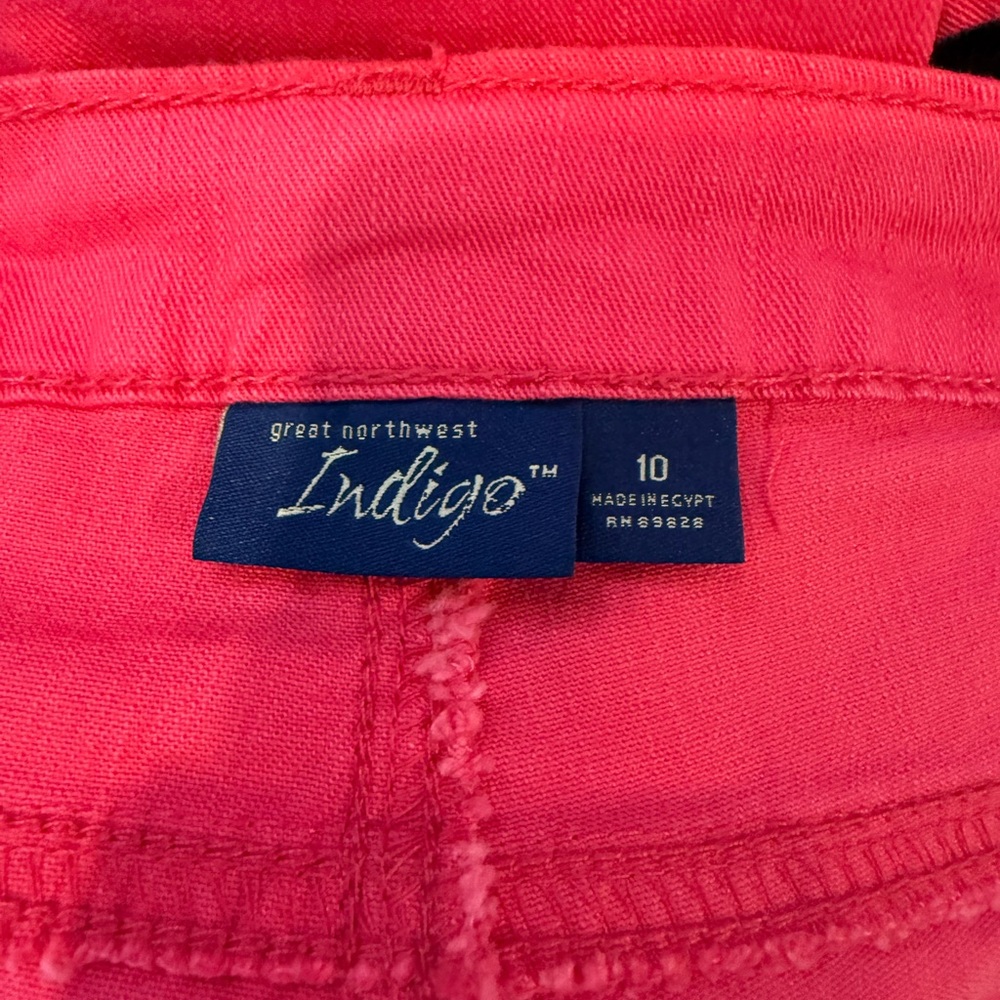 Roll Cuff Capri jeans in pink - Picture 5 of 5